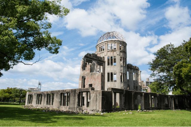 広島県の原爆ドーム