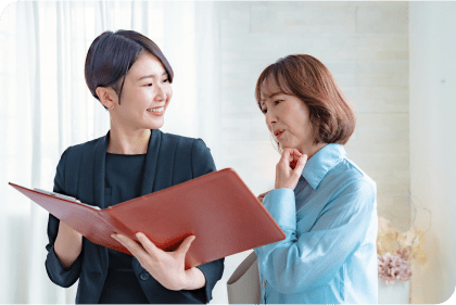 �����X�[�c�𒅂������Ɛ��F�̃V���c�𒅂��������Ԃ��t�@�C�����ꏏ�Ɍ��Ȃ���Ί�ő��k���Ă���l�q�̎ʐ^